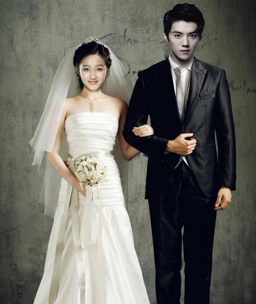 鹿晗和老婆的结婚照片,幸福瞬间定格