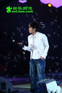 潘玮柏个人资料年龄,音乐才子，青春不设限，年龄见证成长传奇